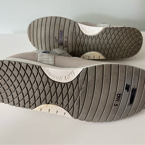 Emu Australia Women's Size 7 Perforated Summer boot Leather Pull On Shoes - Picture 9 of 16